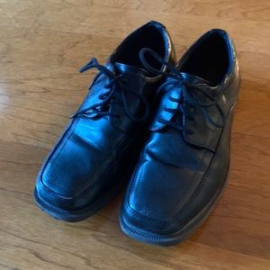 Black dress shoes